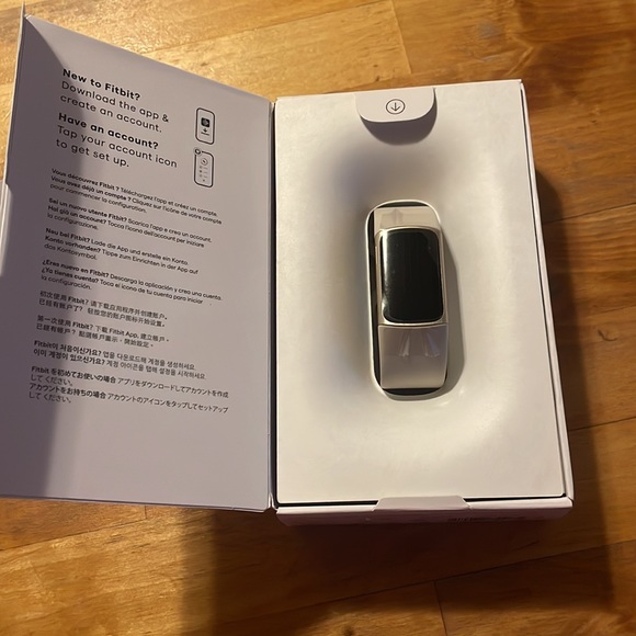 Fitbit charge5 - Picture 2 of 4